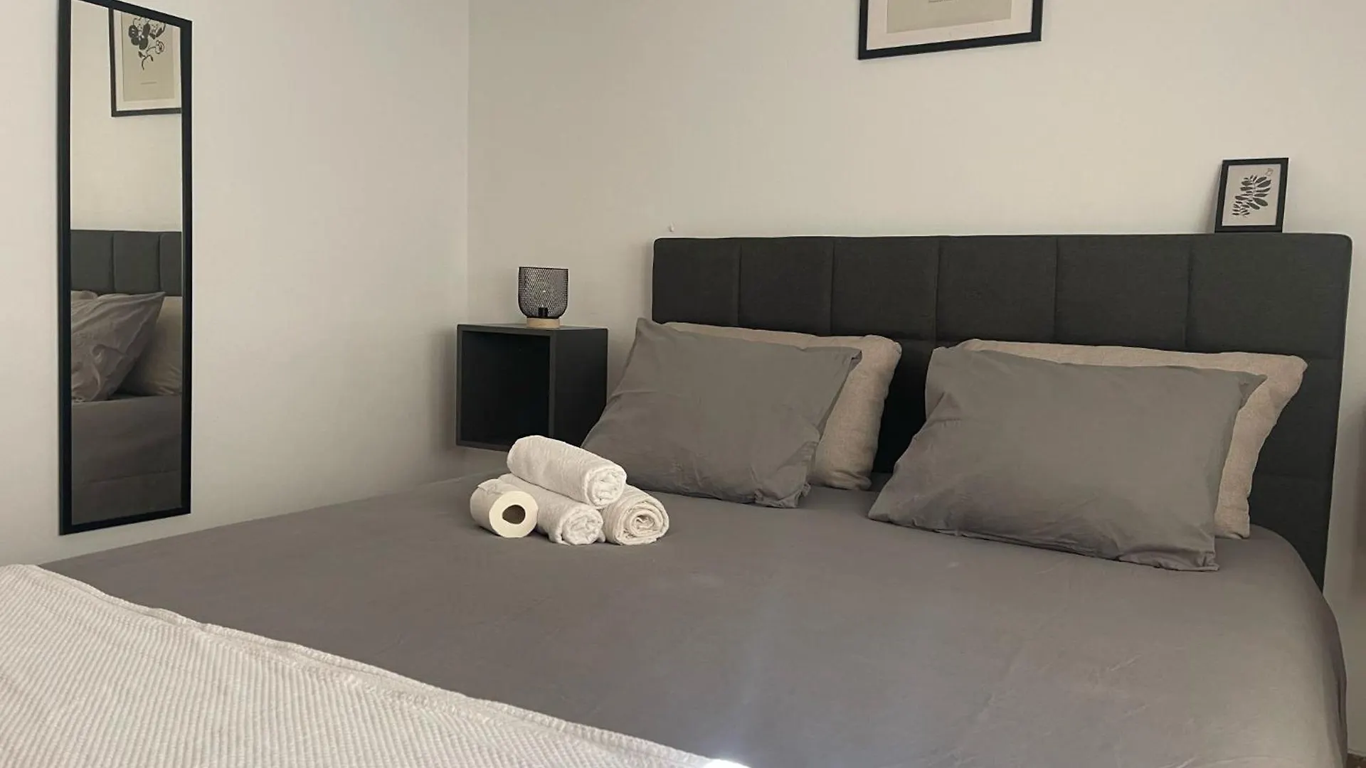 Pensión Hotel Astral-Habitacion Doble Privada En Casa Compartida-Uebica2 Mairena del Aljarafe España