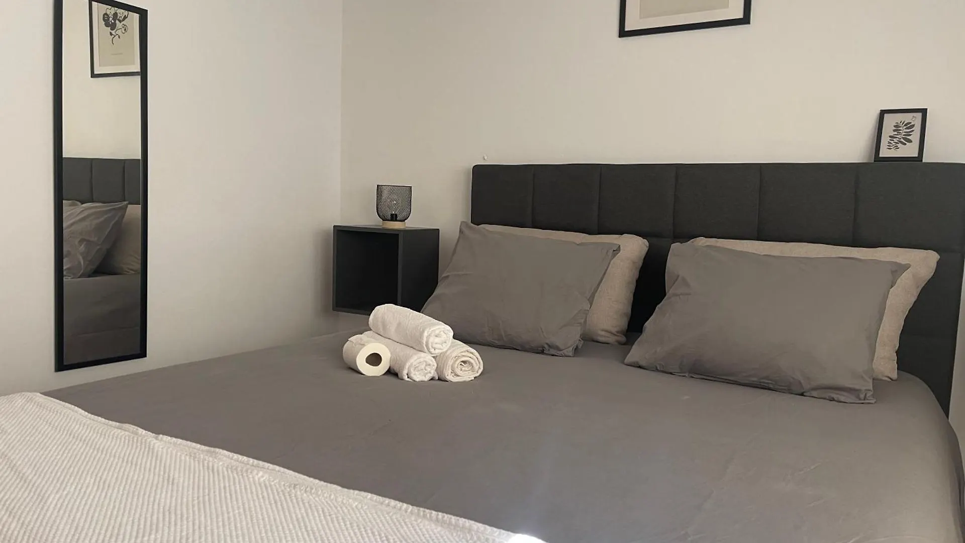 Pensión Hotel Astral-Habitacion Doble Privada En Casa Compartida-Uebica2 Mairena del Aljarafe España