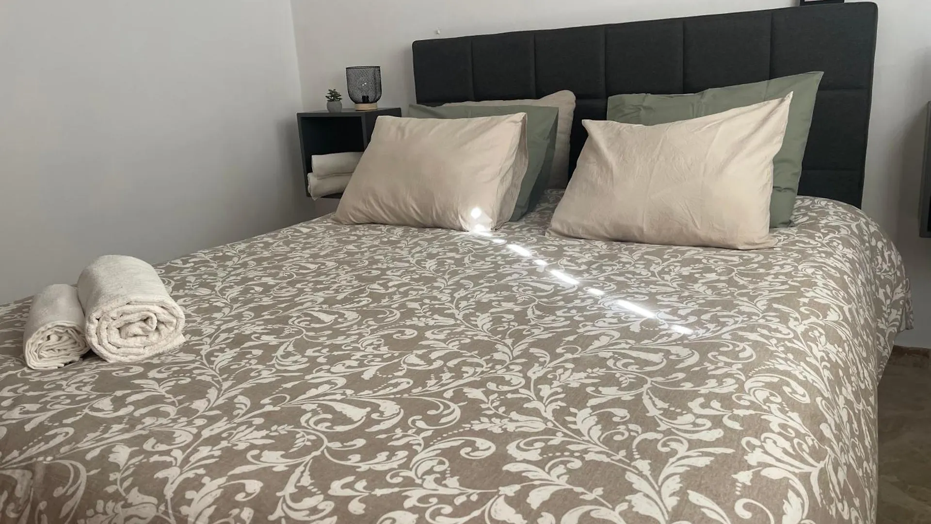 Hotel Astral-Habitacion Doble Privada En Casa Compartida-Uebica2 Mairena del Aljarafe Pensión